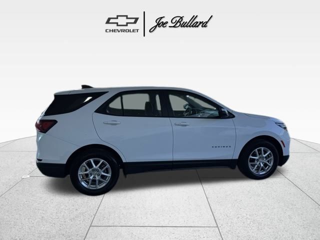 2023 Chevrolet Equinox LS photo 5