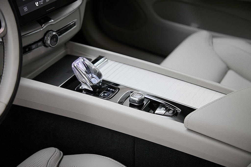 2026 VOLVO XC60 - Image 13