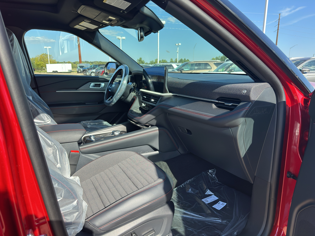 2025 Ford Explorer ST-Line photo 9