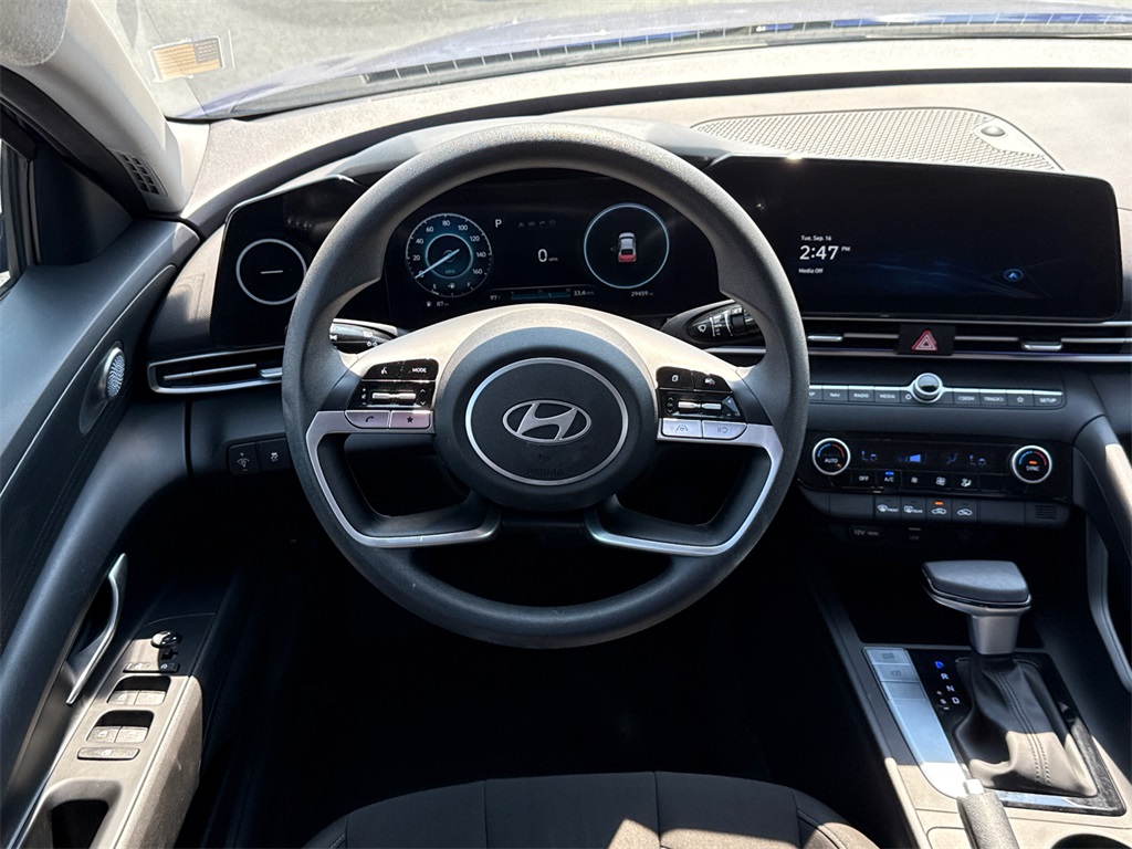 2024 Hyundai Elantra SEL photo 21