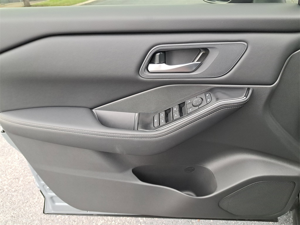 2026 Nissan Rogue SV photo 20