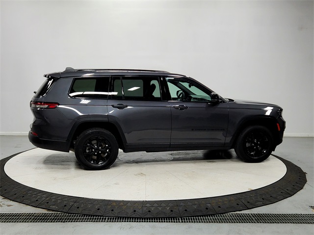 2024 Jeep Grand Cherokee Altitude photo 3