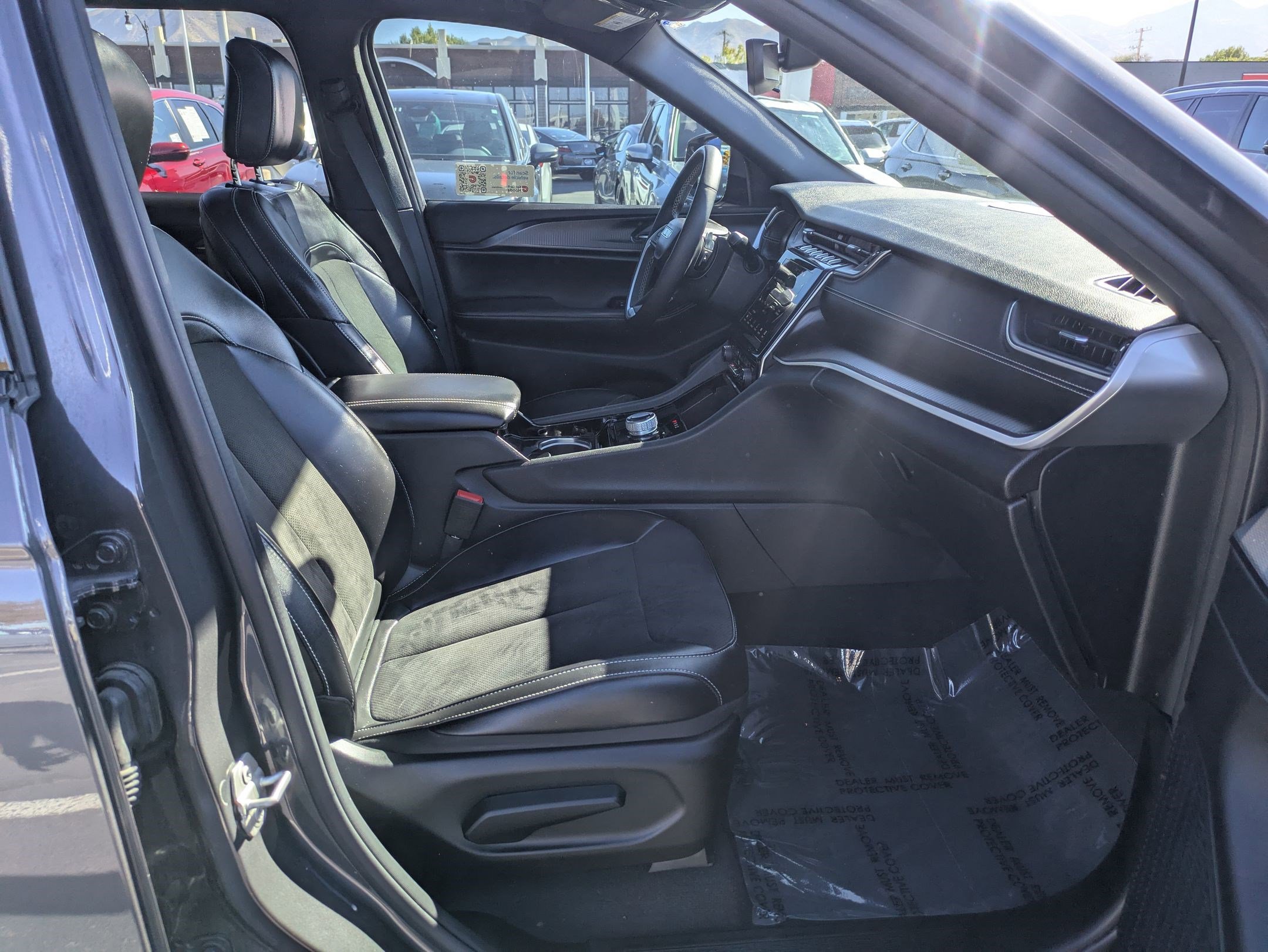 2023 Jeep Grand Cherokee Altitude photo 28