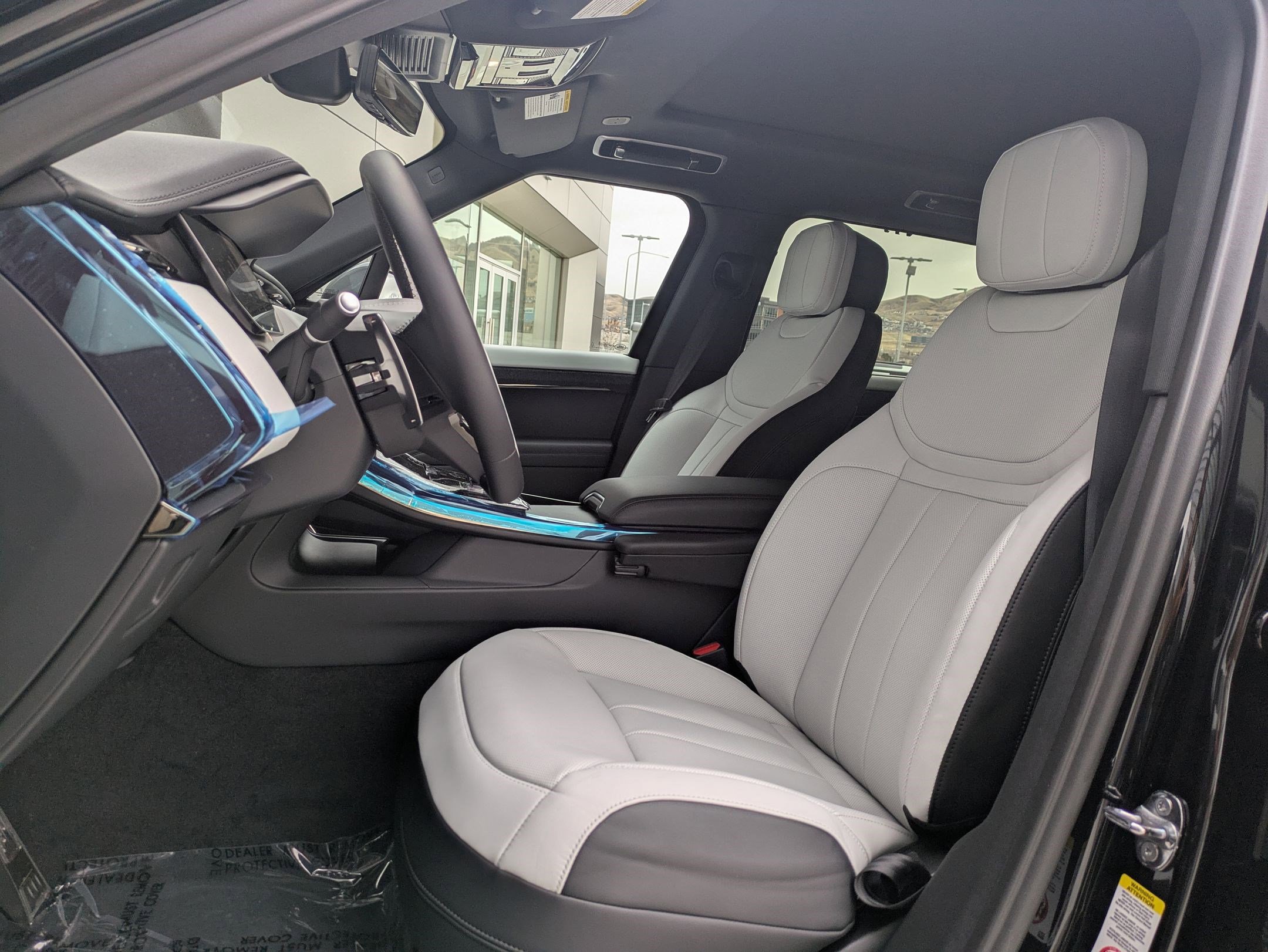 2025 Land Rover Range Rover Sport SE photo 14