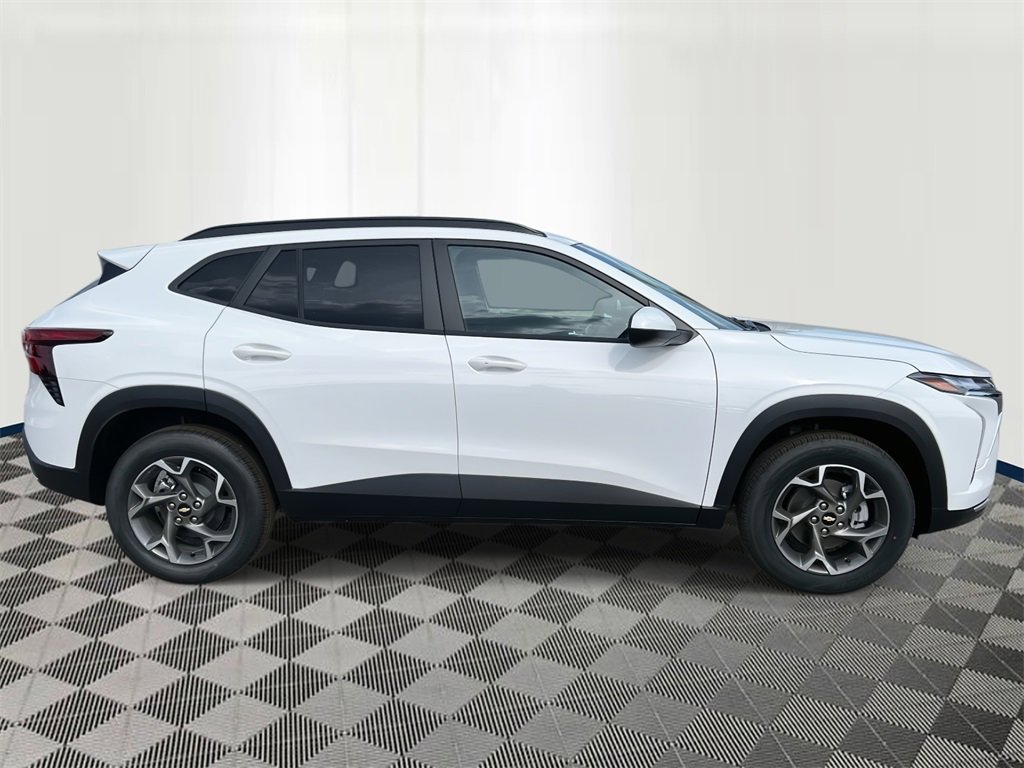 2025 Chevrolet Trax LT photo 5