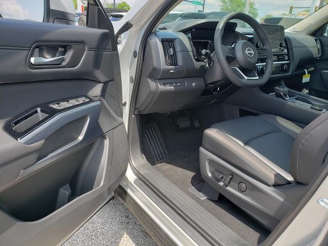 2025 Nissan Pathfinder SL photo 10