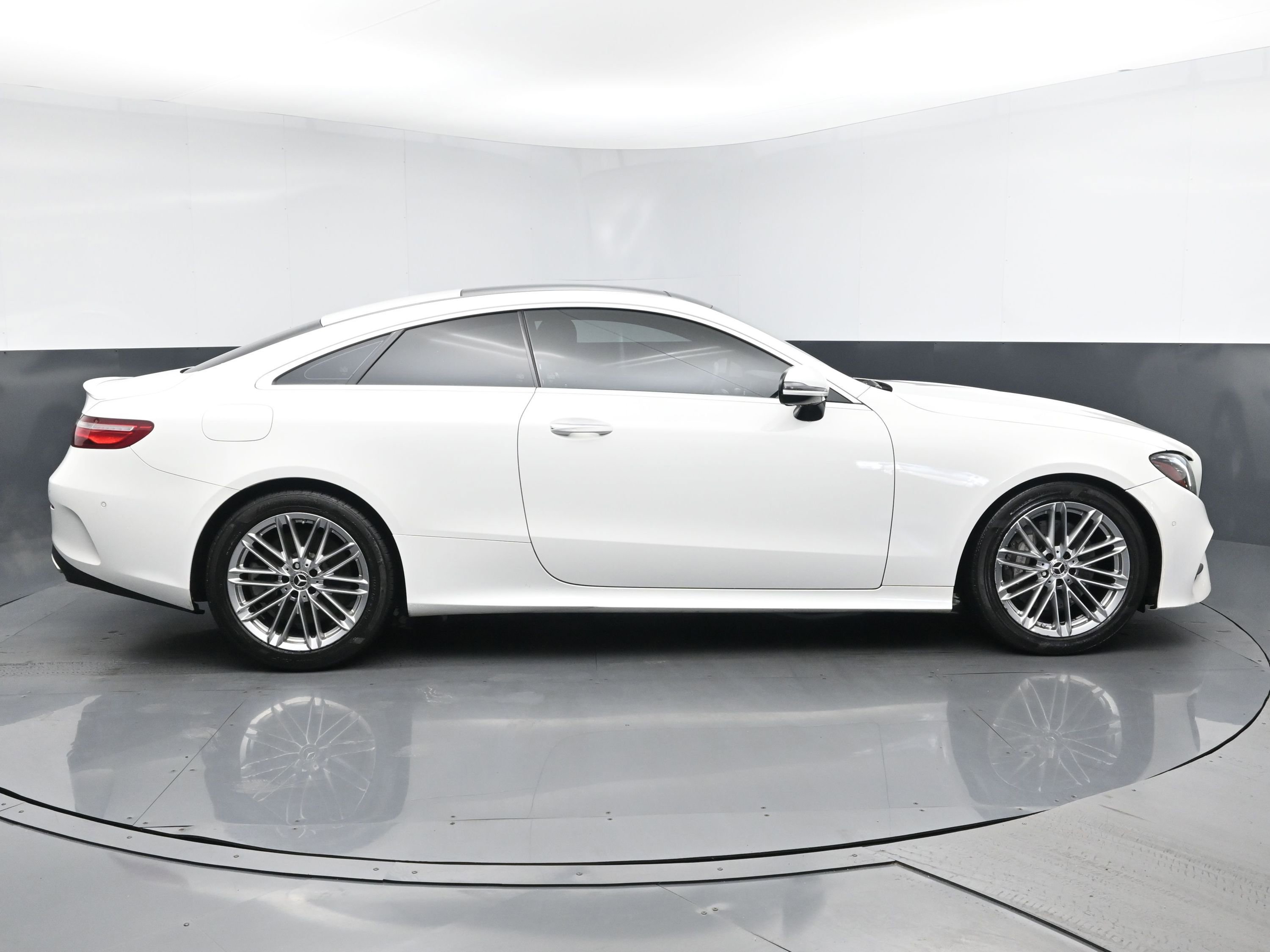 2018 Mercedes Benz E 400 4MATIC photo 3