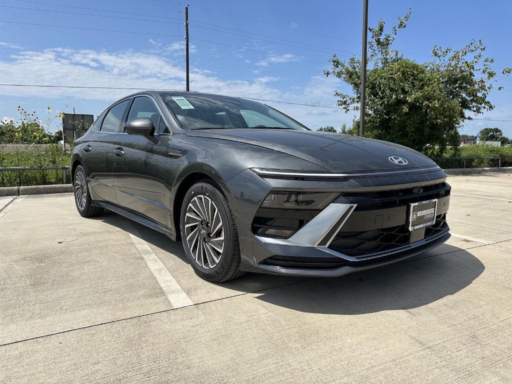 2025 Hyundai Sonata Hybrid Limited photo 3