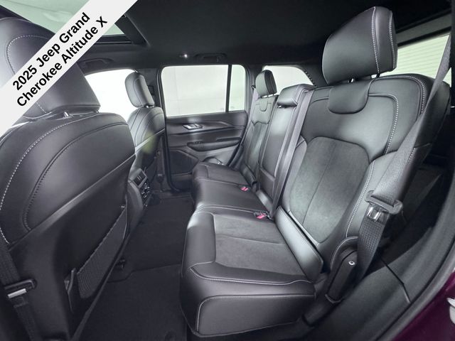 2025 Jeep Grand Cherokee Altitude photo 16