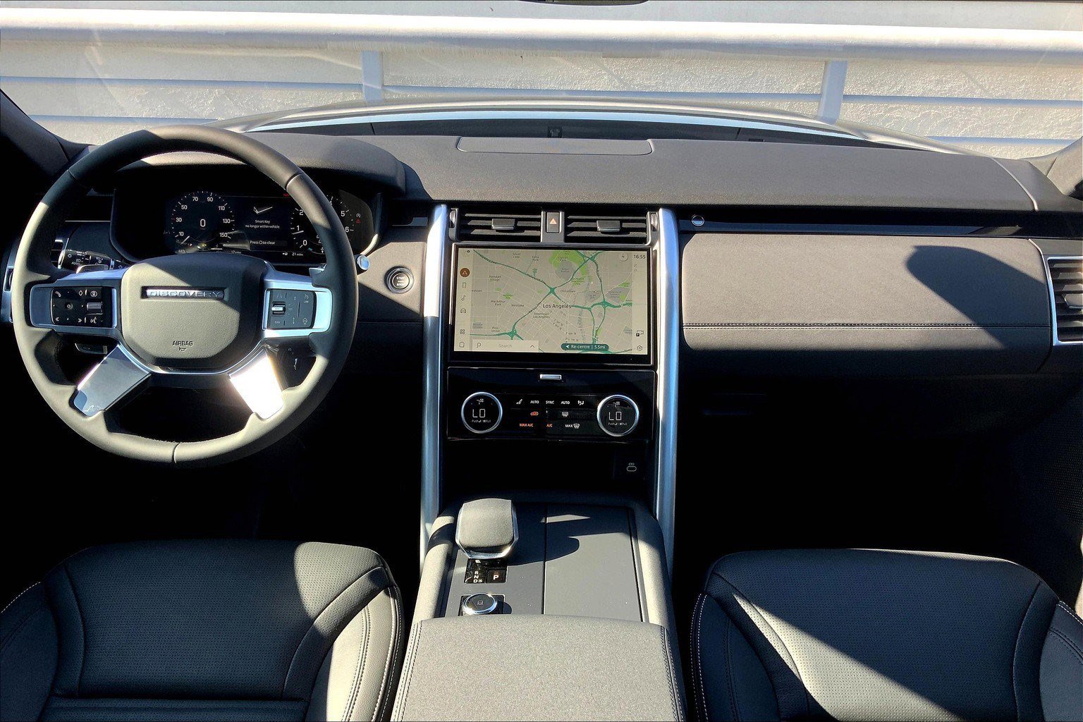 2025 Land Rover Discovery S photo 10