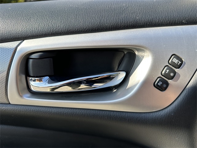 2020 Nissan Pathfinder SL photo 36
