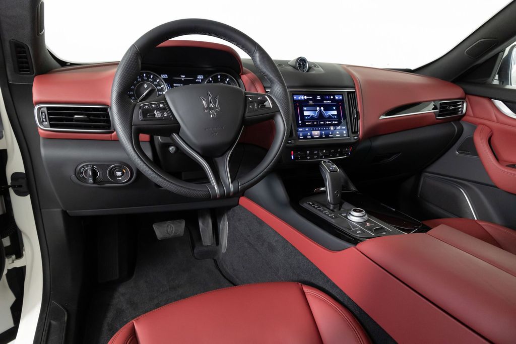 2023 Maserati Levante GT photo 4