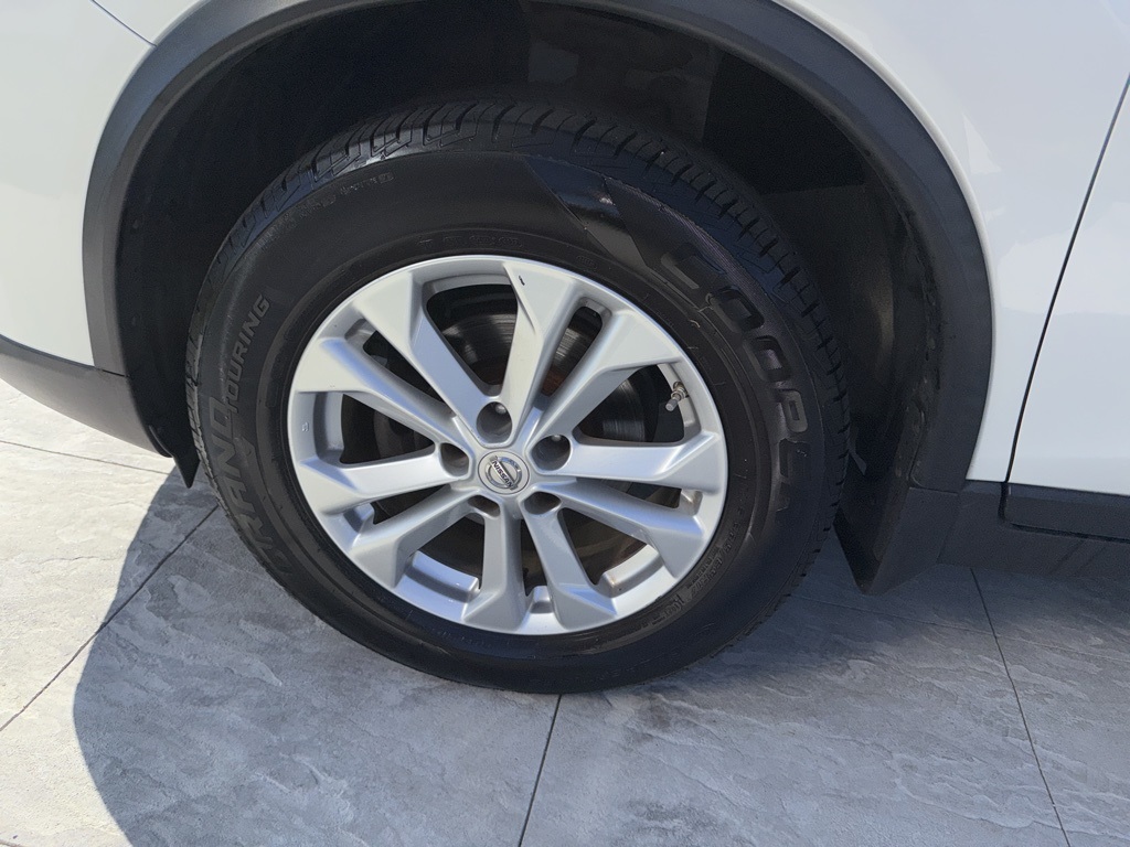 2016 Nissan Rogue SV photo 9