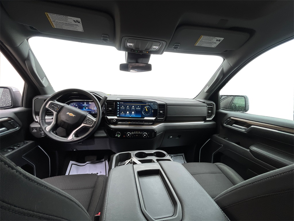 2023 Chevrolet Silverado 1500 LT photo 3