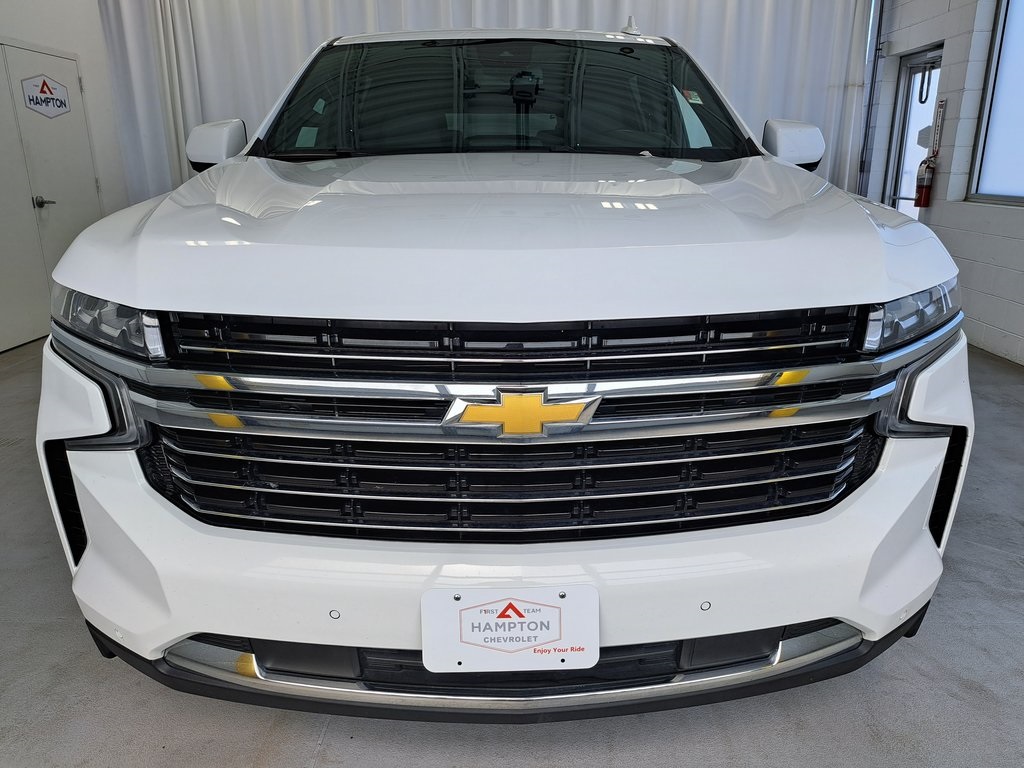 2023 Chevrolet Suburban LT photo 3