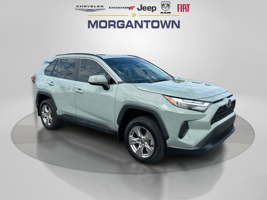 2023 Toyota RAV4 XLE photo 3