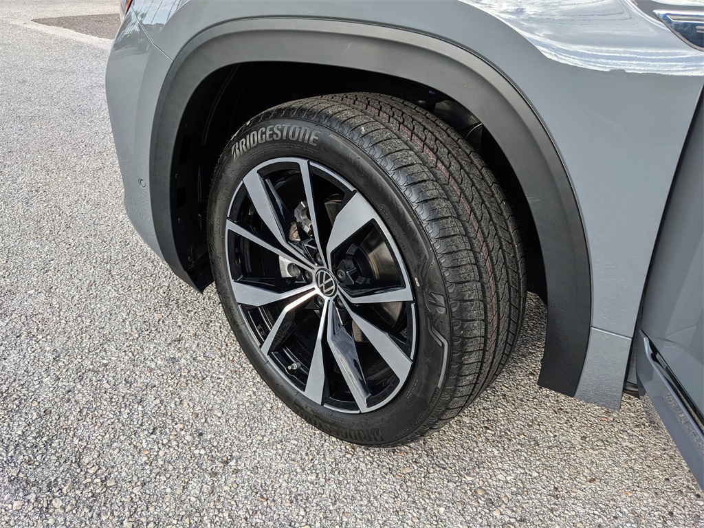 2026 Volkswagen Atlas Cross Sport SEL Premium R-Line photo 28