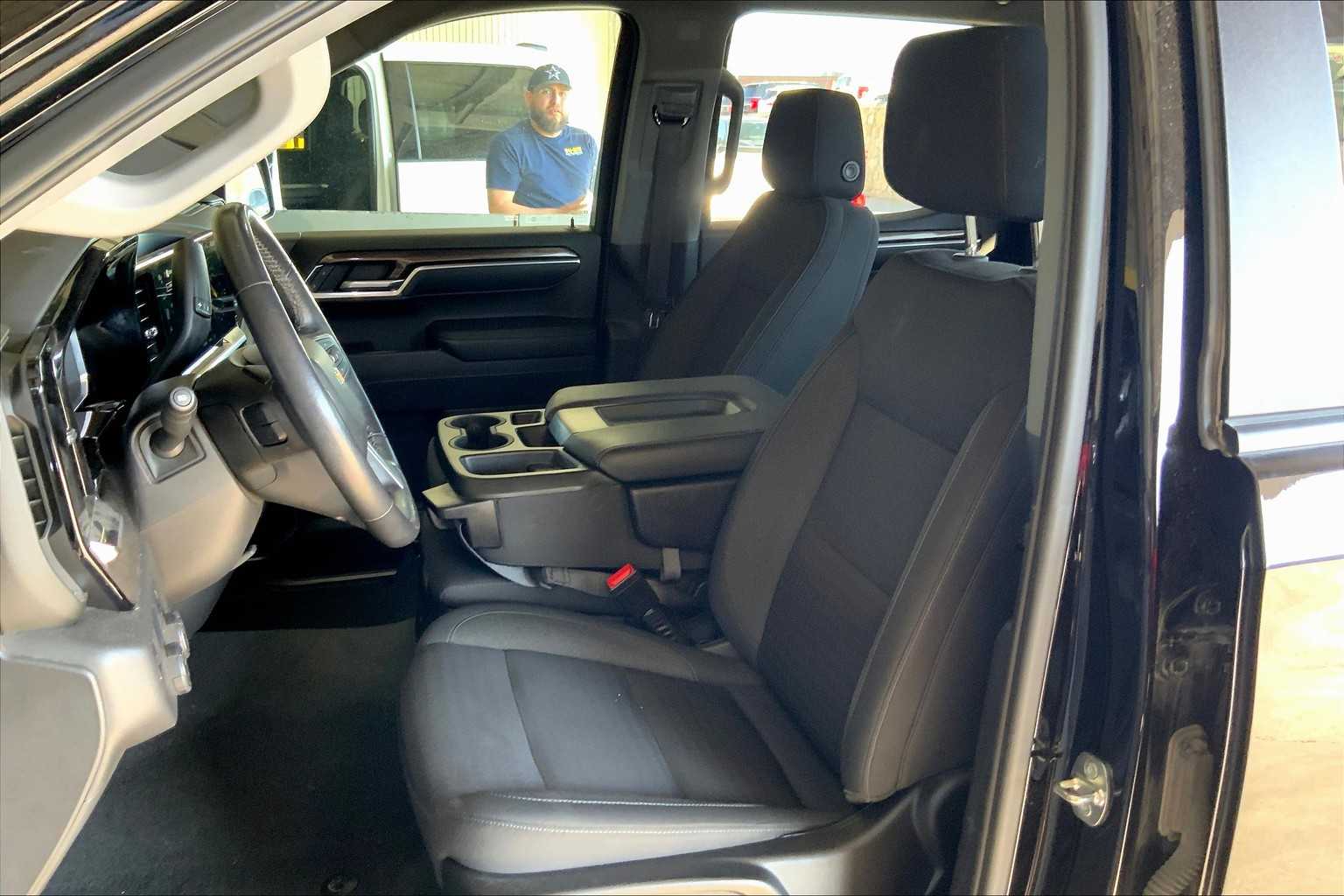 2022 Chevrolet Silverado 1500 LT photo 7