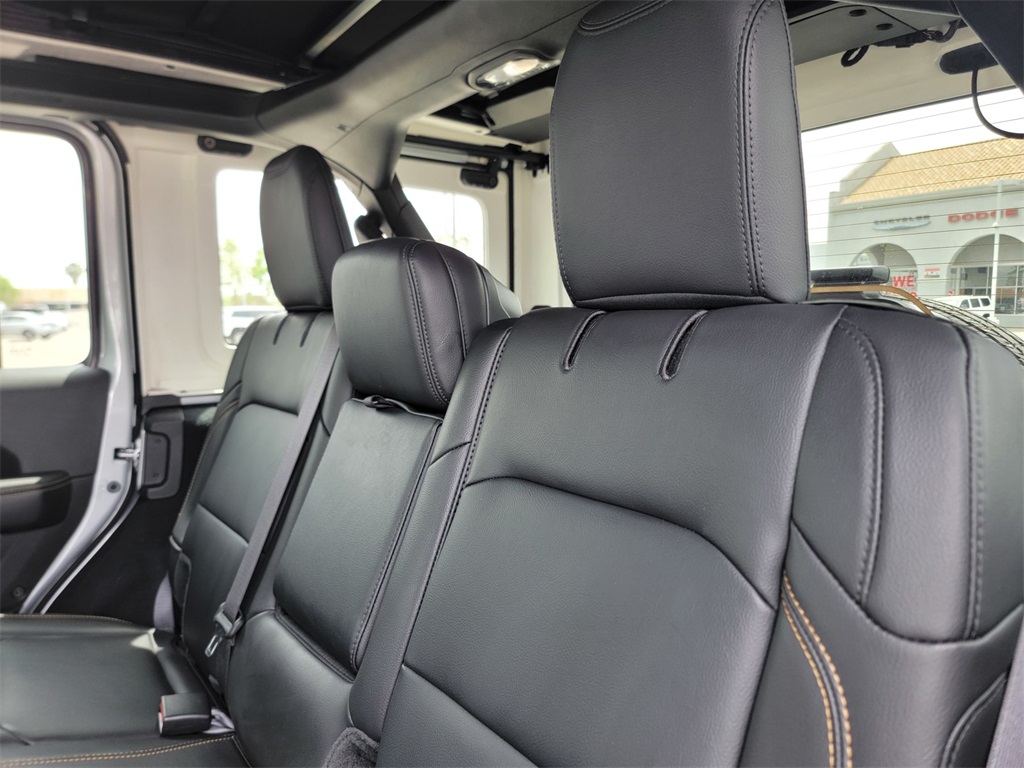 2024 Jeep Wrangler Sahara photo 9