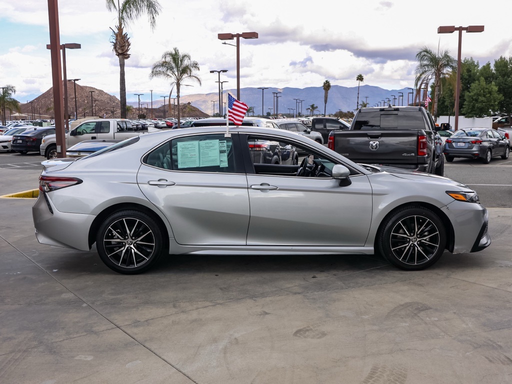 2023 Toyota Camry SE photo 2