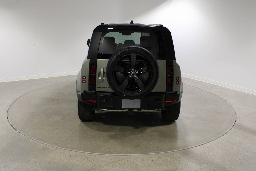 2025 Land Rover Defender 110 X-Dynamic SE photo 4