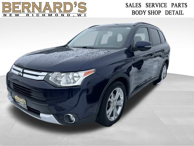 2015 Mitsubishi Outlander SE's photo