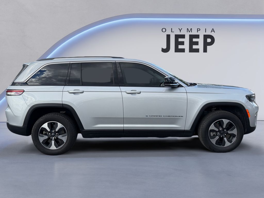2023 Jeep Cherokee Base photo 6