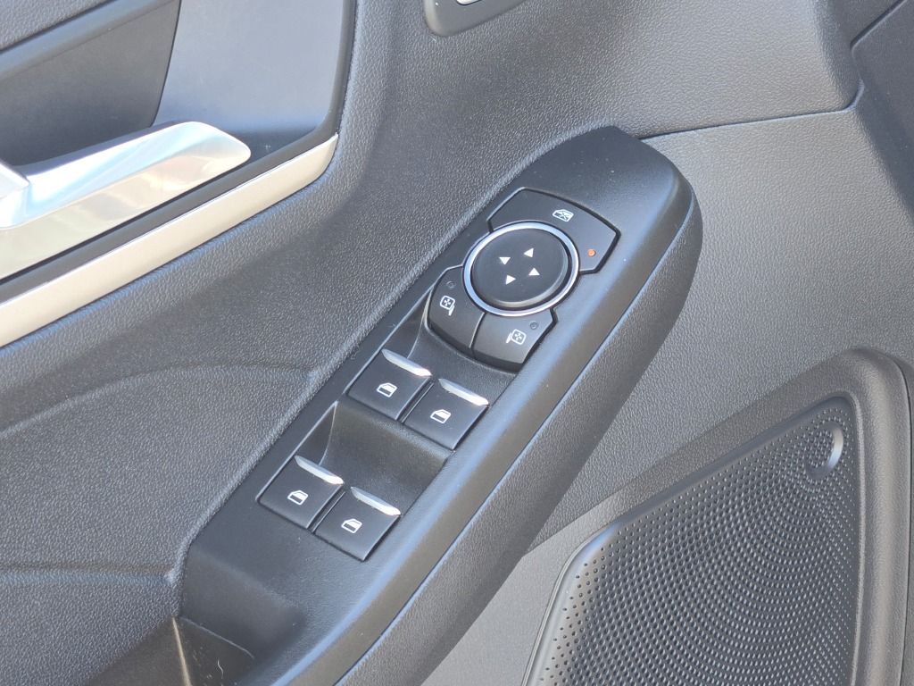 2022 Ford Escape SEL photo 16