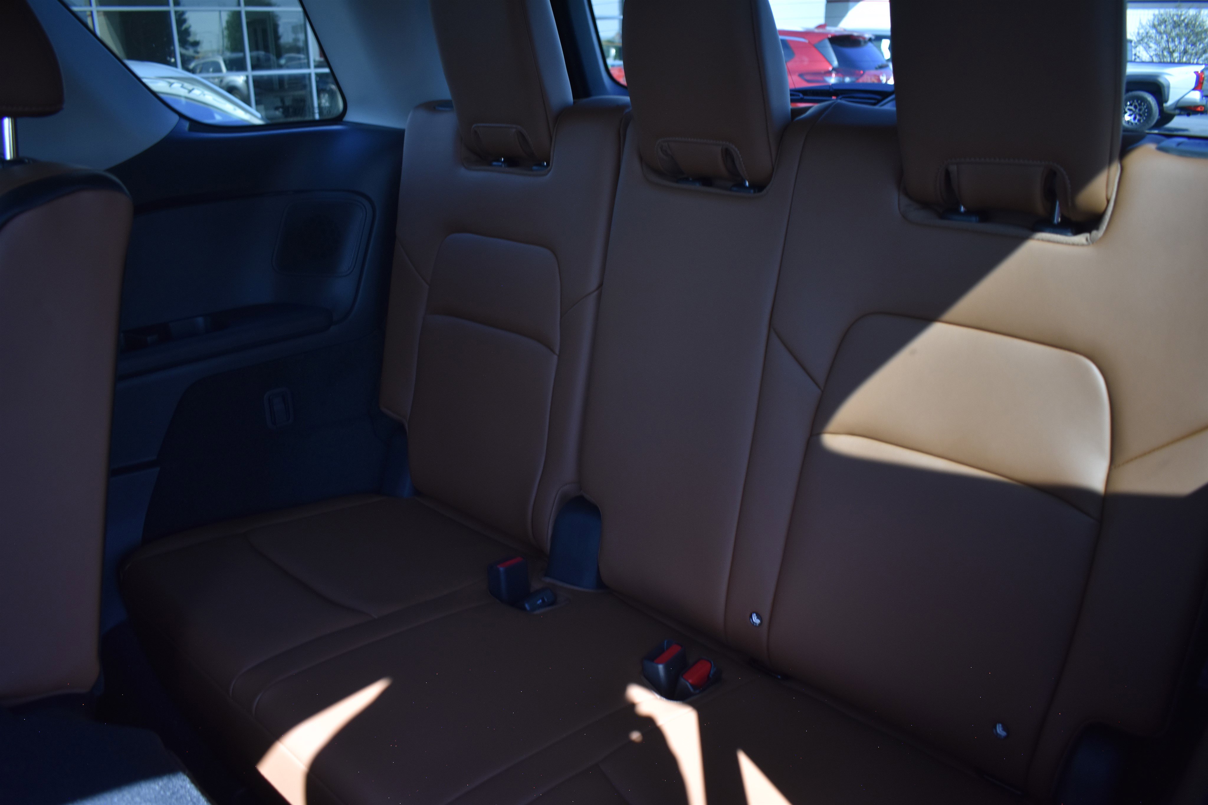 2025 Nissan Pathfinder Platinum photo 9