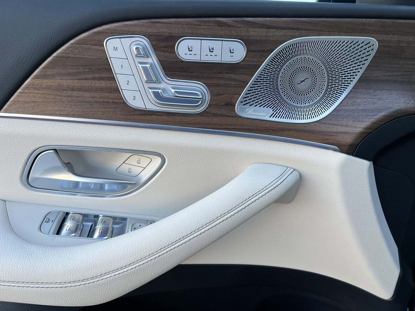 2025 Mercedes Benz GLS 450 4MATIC photo 16