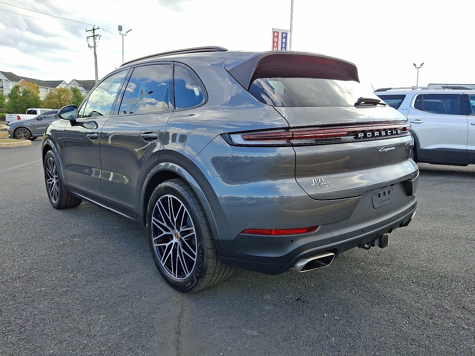 2024 Porsche Cayenne Base photo 2