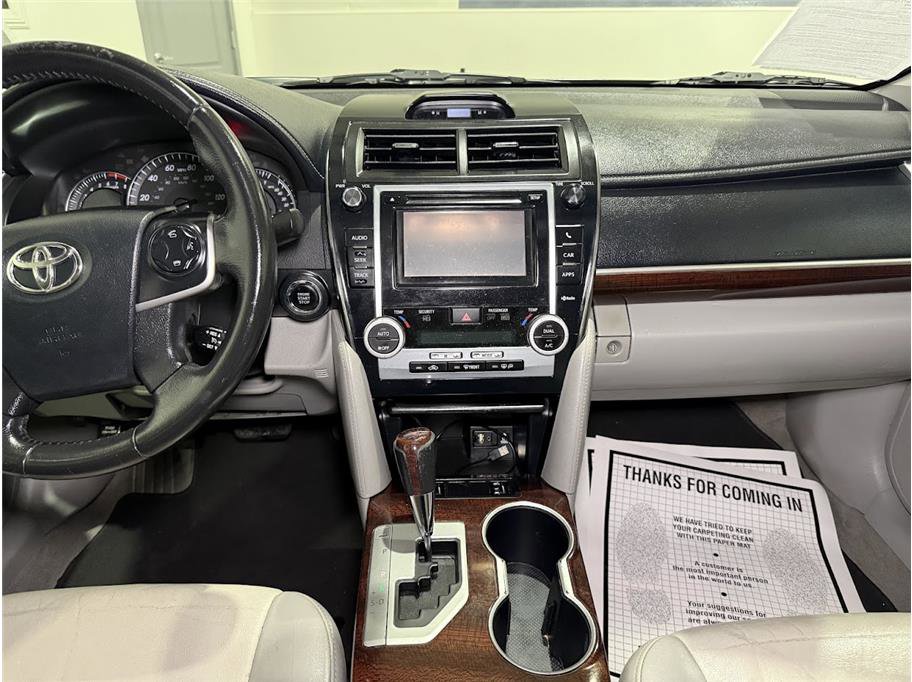 2012 Toyota Camry XLE photo 18