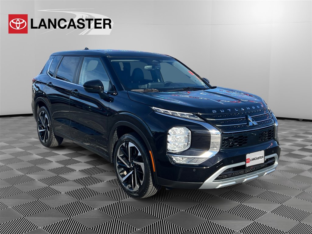 2024 Mitsubishi Outlander SE's photo