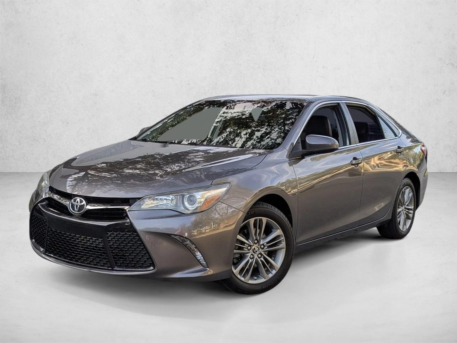 2017 Toyota Camry SE's photo