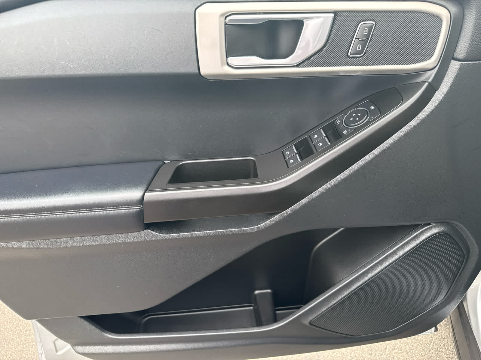 2020 Ford Explorer Base photo 10