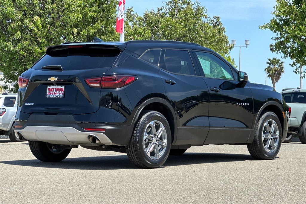 2024 Chevrolet Blazer 3LT photo 2
