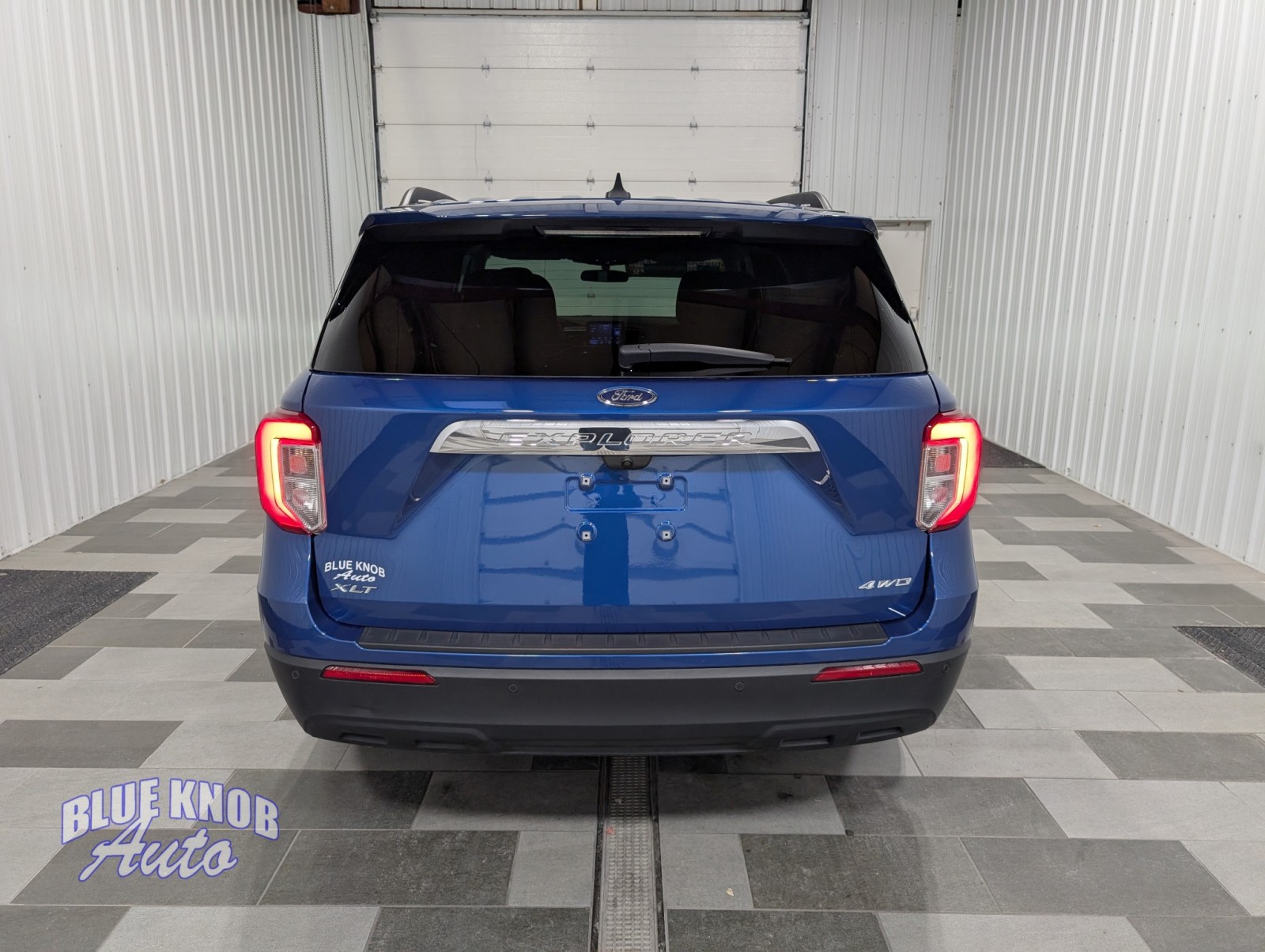 2023 Ford Explorer XLT photo 2