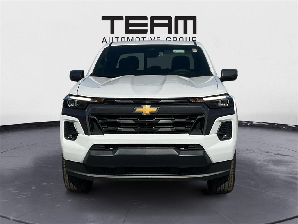 2025 Chevrolet Colorado Work Truck LT photo 2