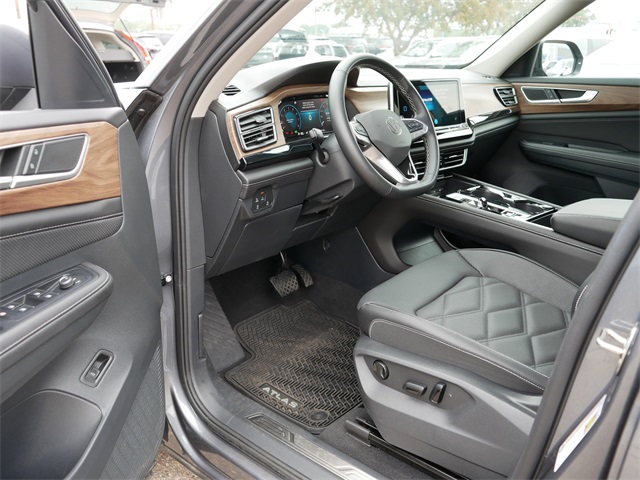 2025 Volkswagen Atlas SE Technology photo 11
