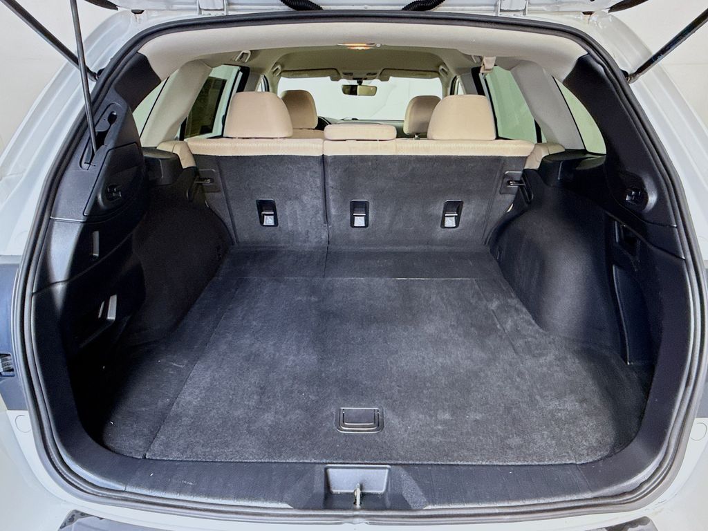 2019 Subaru Outback Premium photo 25