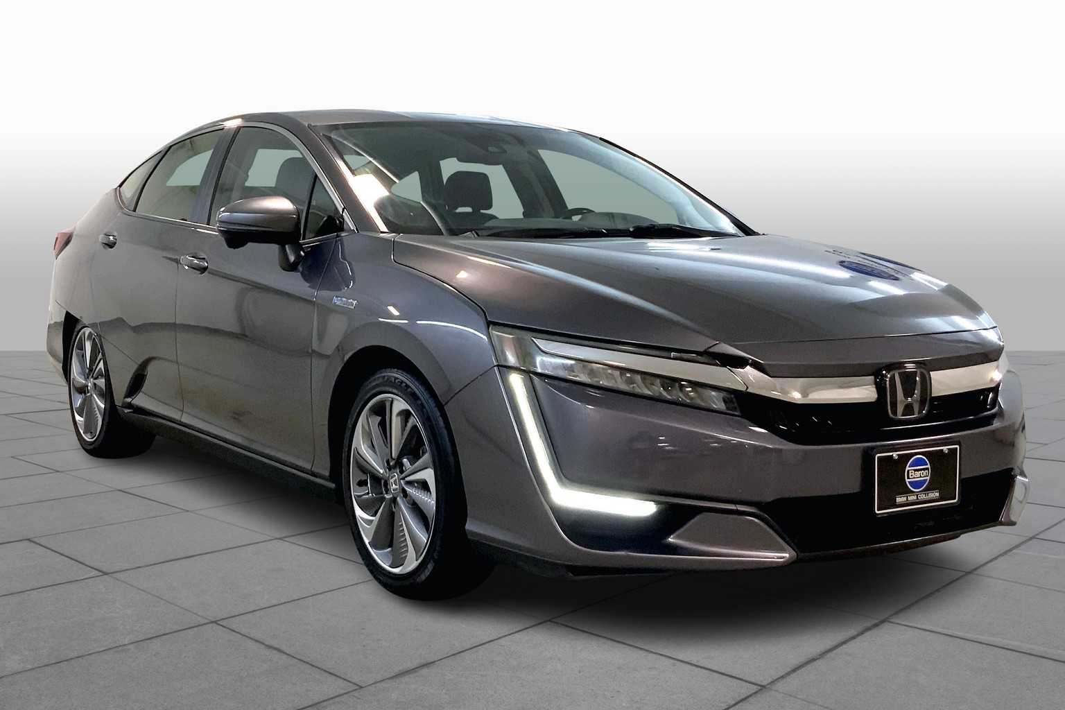 Used 2018 Honda Clarity Touring with VIN JHMZC5F38JC008732 for sale in Kansas City