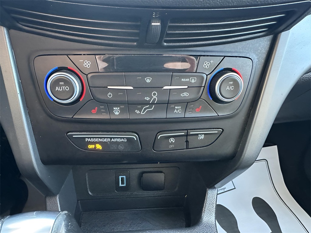 2019 Ford Escape SEL photo 24