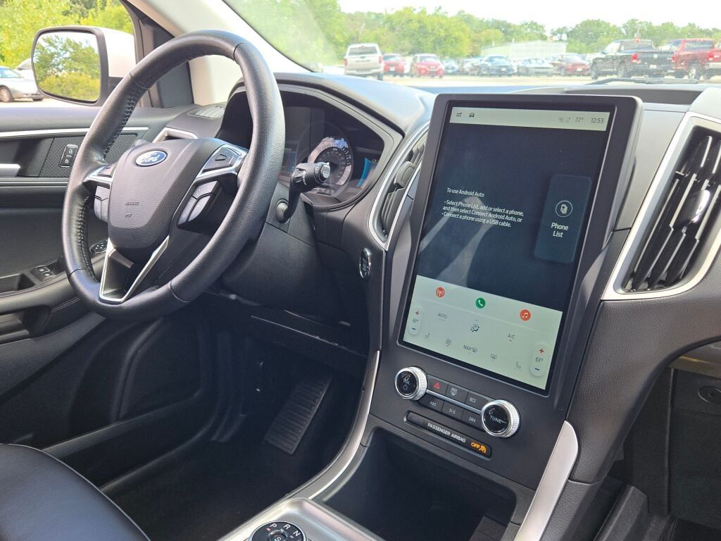 2024 Ford Edge SEL photo 7