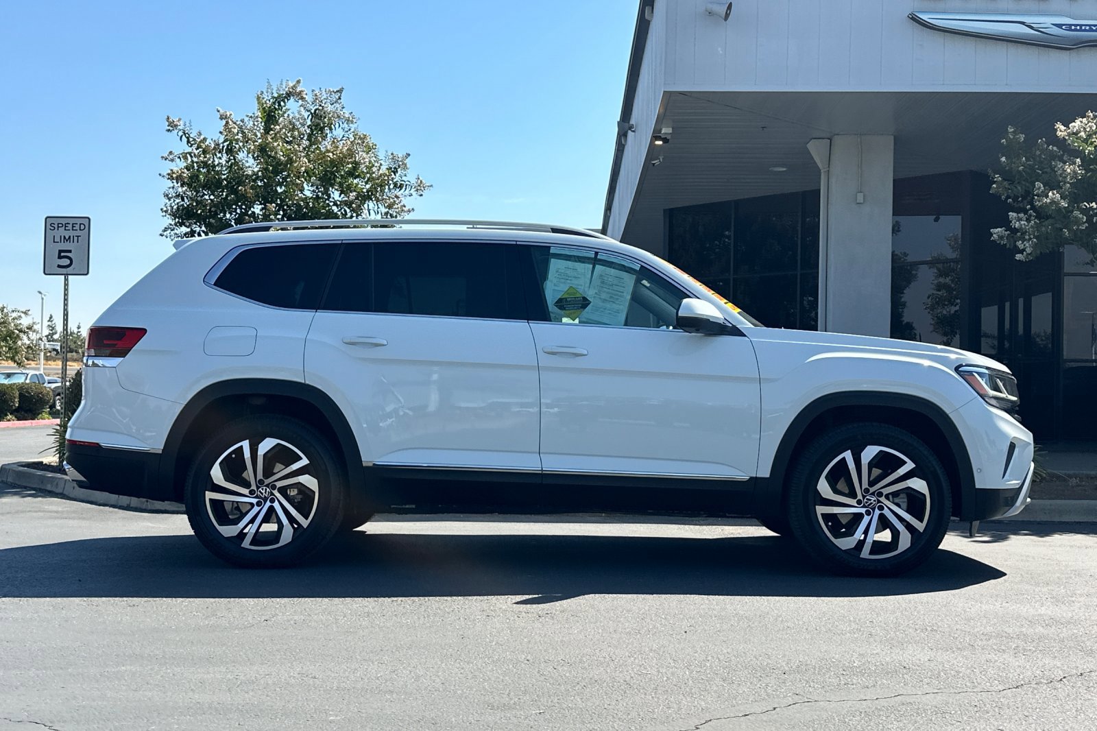 2021 Volkswagen Atlas SEL Premium photo 3