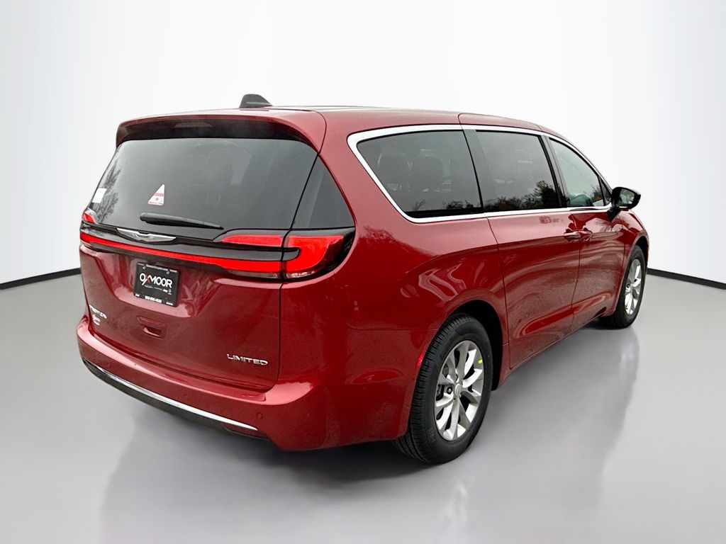 2026 Chrysler Pacifica Limited photo 4