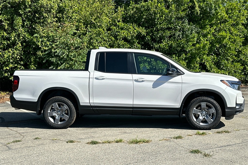 2025 Honda Ridgeline TrailSport photo 3