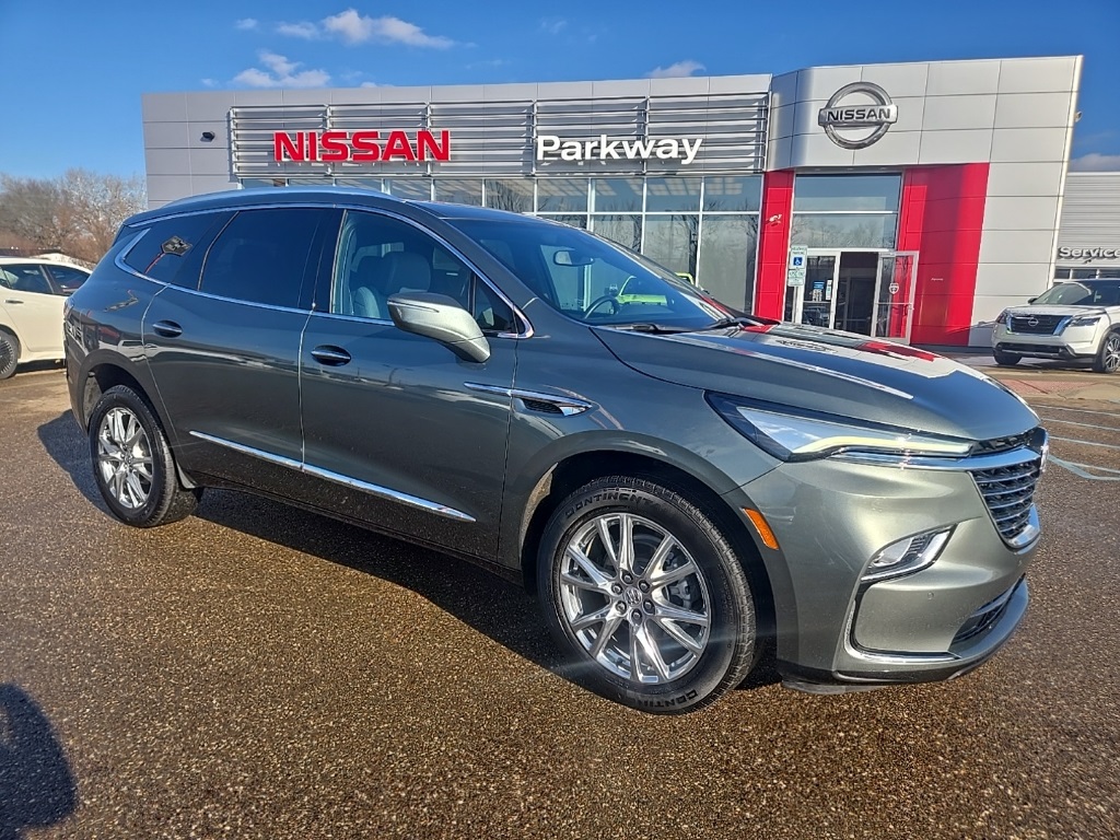 2023 Buick Enclave Essence's photo