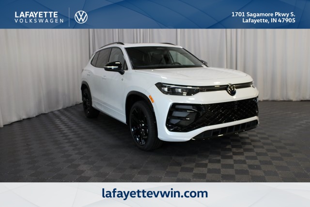 2025 Volkswagen Tiguan SE R-LINE BLACK's photo