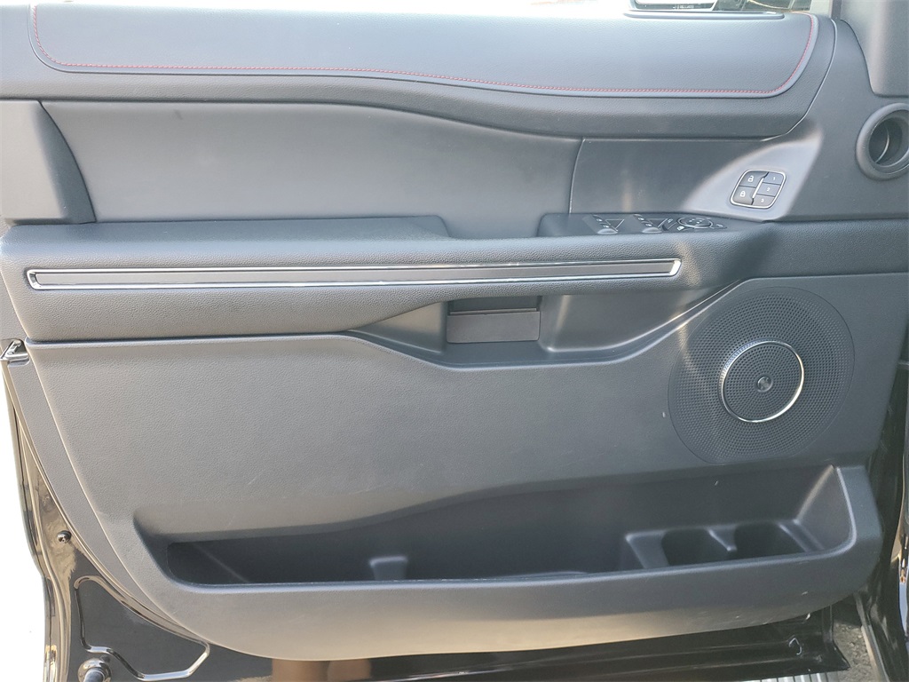2022 Ford Expedition Limited photo 17