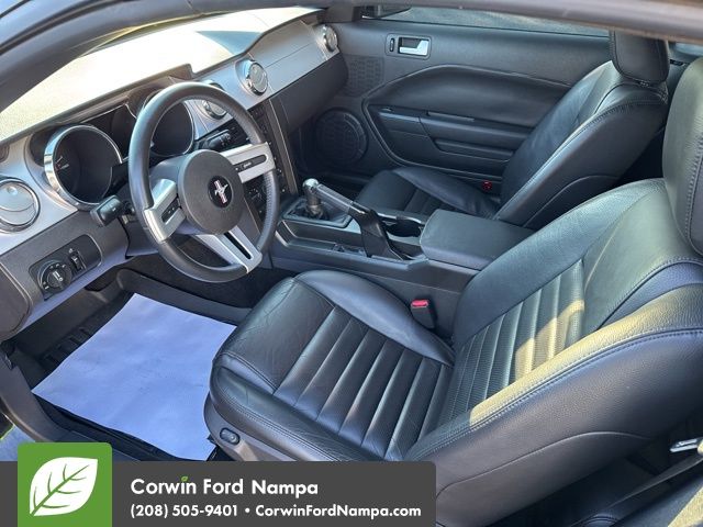 2005 Ford Mustang GT Premium photo 9
